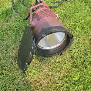 Mole Richardson Type 4091 Mighty Mole 2K Focusing Flood Light With Barn Door
